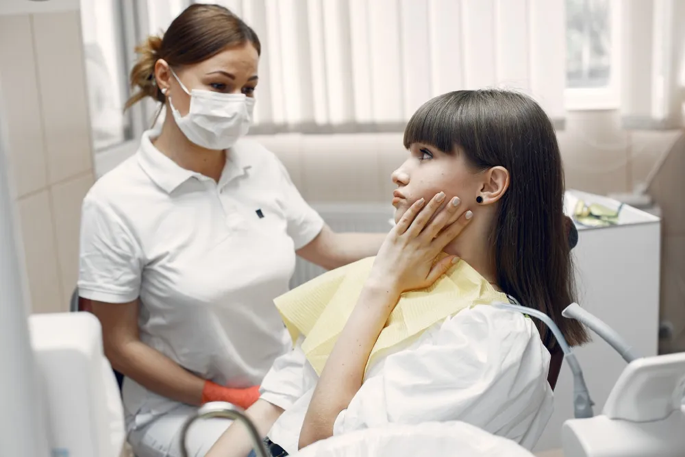 Signs That a Tooth May Need Root Canal Treatment